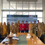 Peserta pelatihan policy brief berbasis data bersama tim LPPM Unhas dan ASN Bulukumba berfoto. (Foto: Dok. LPPM Unhas).